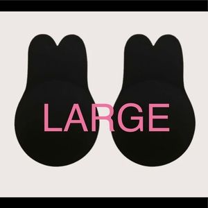 Adhesive reusable strapless lift up bra in black